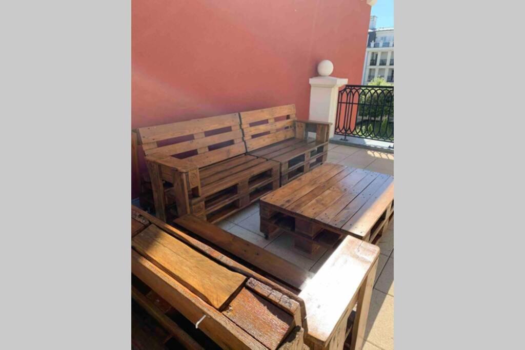 Appartement Terrasse Au Centre De Serris Buitenkant foto